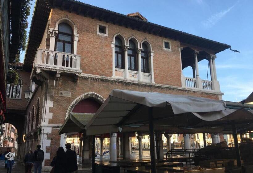 تختخواب و صبحانه Antico Mercato