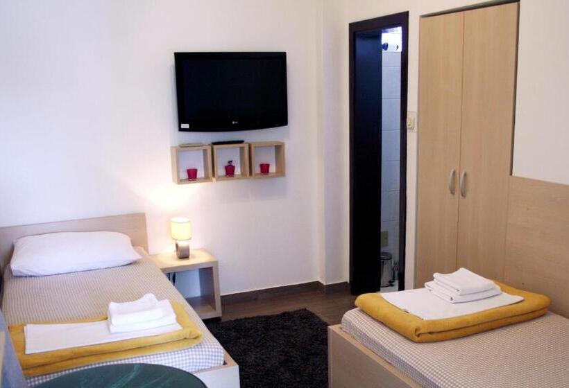 مبيت وإفطار Rooms Fitea