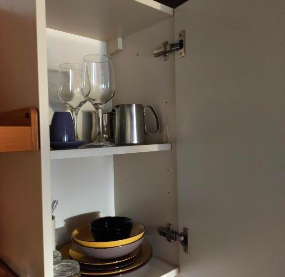 تختخواب و صبحانه Venice And Venice Apartments   Private Rooms In Shared Apartment