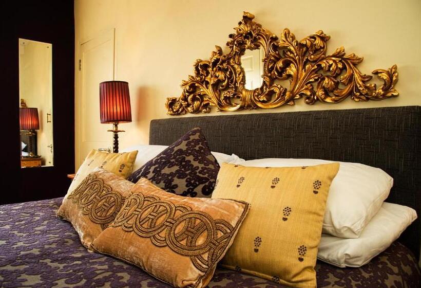 هتل The Queens Head