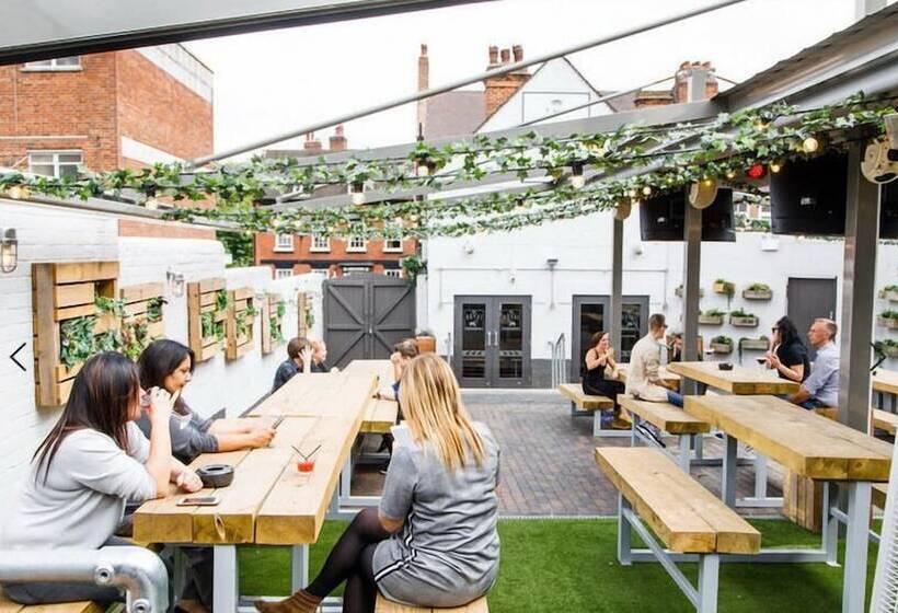 هتل The Townhouse Sutton