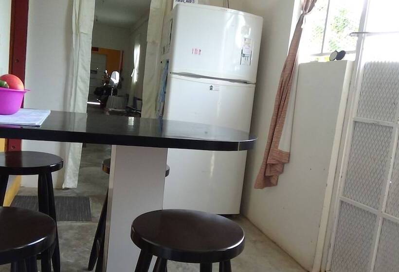 פנסיון Hacienda Tropical Guest House