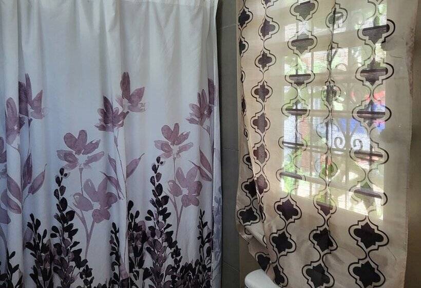 פנסיון Hacienda Tropical Guest House