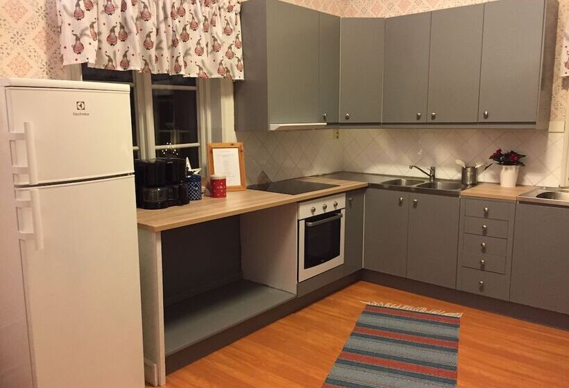 Gästgivars Vandrarhem I Järvsö   Hostel