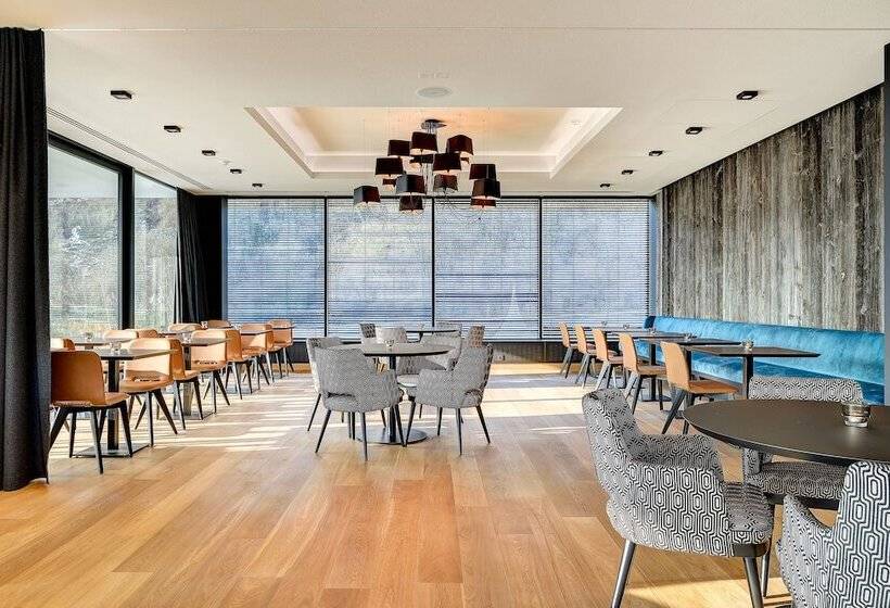 R Hotel Experiences