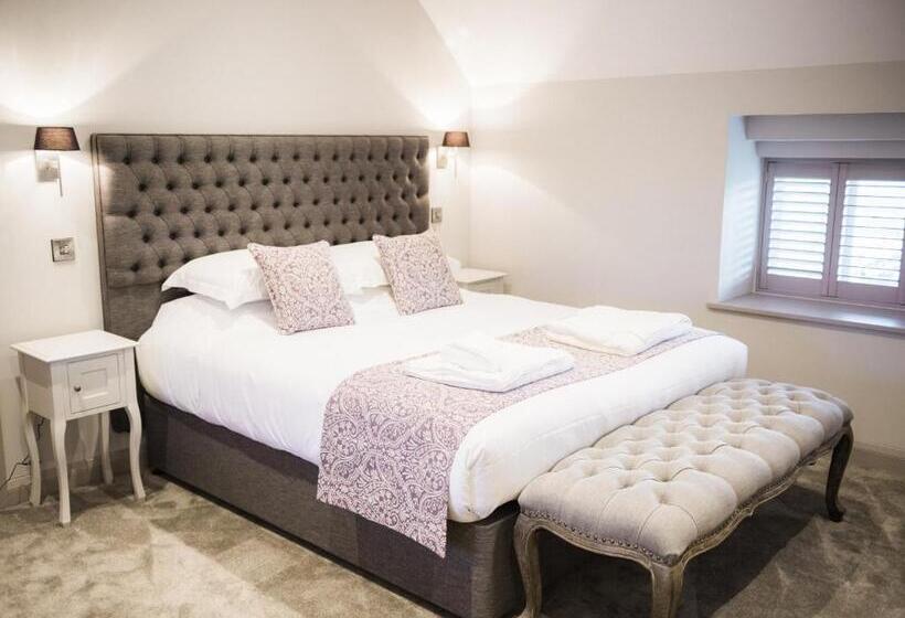 Отель Rutland Water Courtyard Rooms