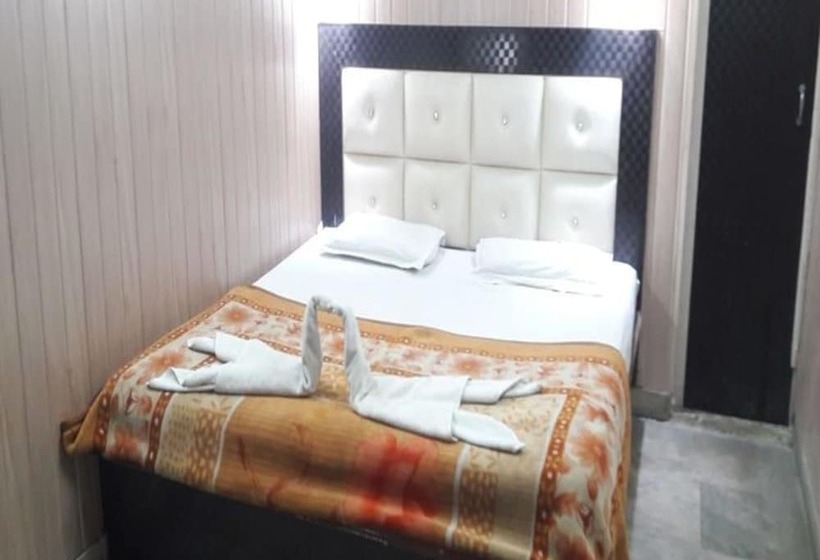 Отель Shehnaz Inn Walking Distance For Golden Temple
