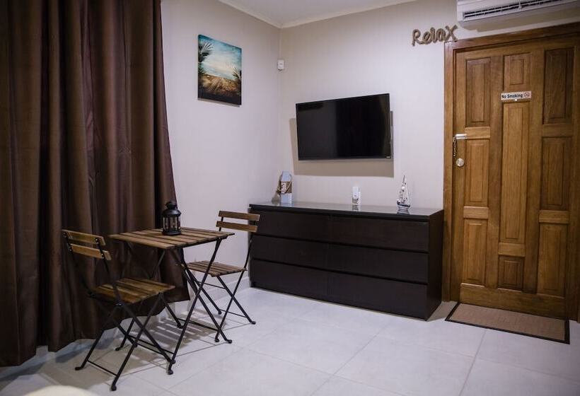 تختخواب و صبحانه The Pier Beach Inn & Suites