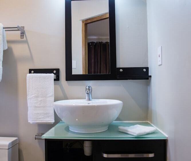 تختخواب و صبحانه The Pier Beach Inn & Suites