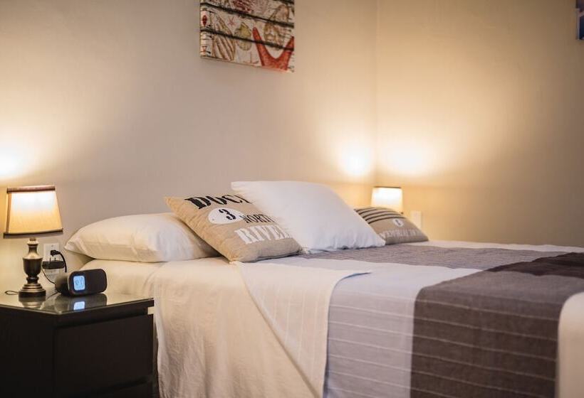 تختخواب و صبحانه The Pier Beach Inn & Suites