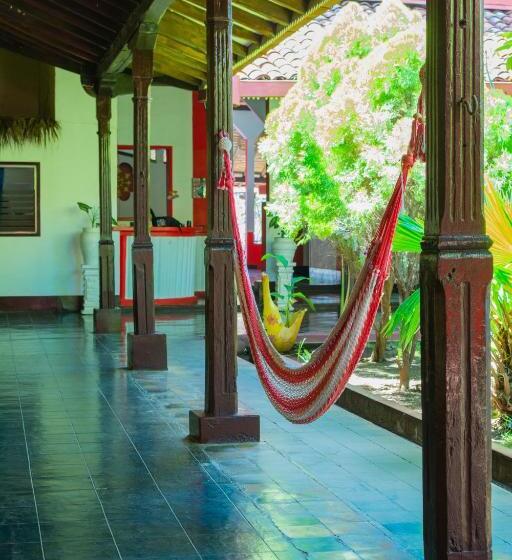 هاستل Hostal Lazybones