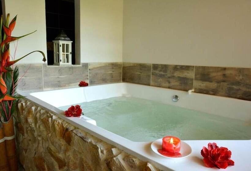 هتل Cabañas Las Bifloras