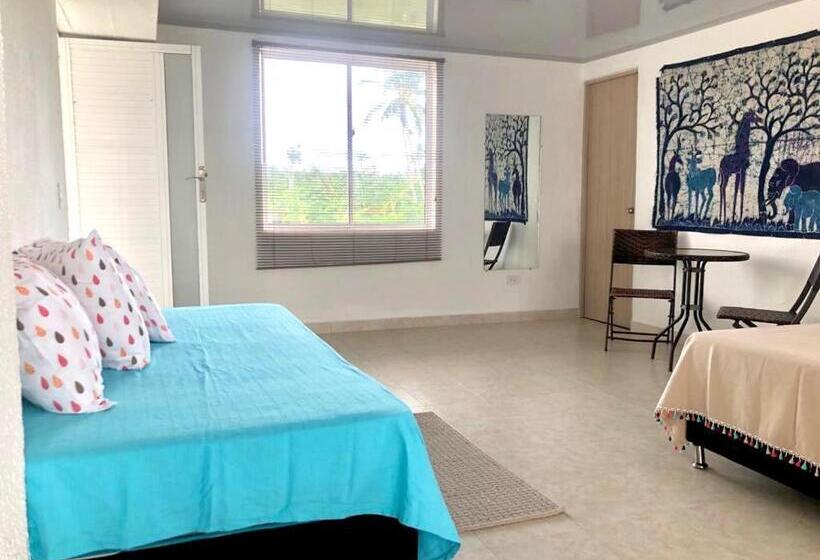 هتل Miss Francia´s Home