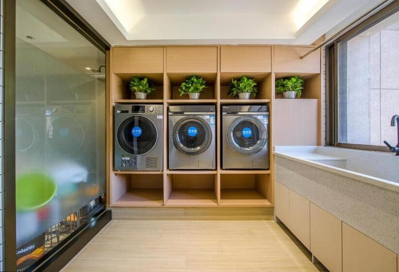 Hotel Yiwu Baide Theme