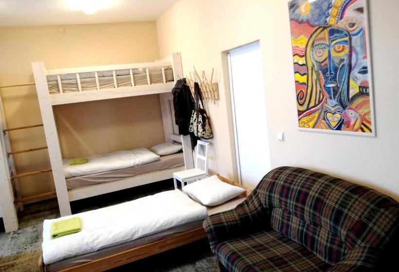 25 Hours Hostel