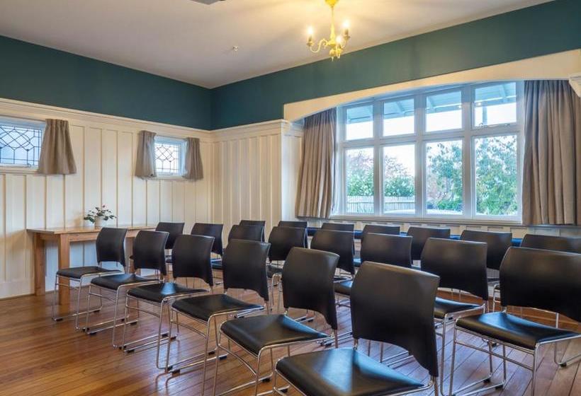 تختخواب و صبحانه Eco Villa