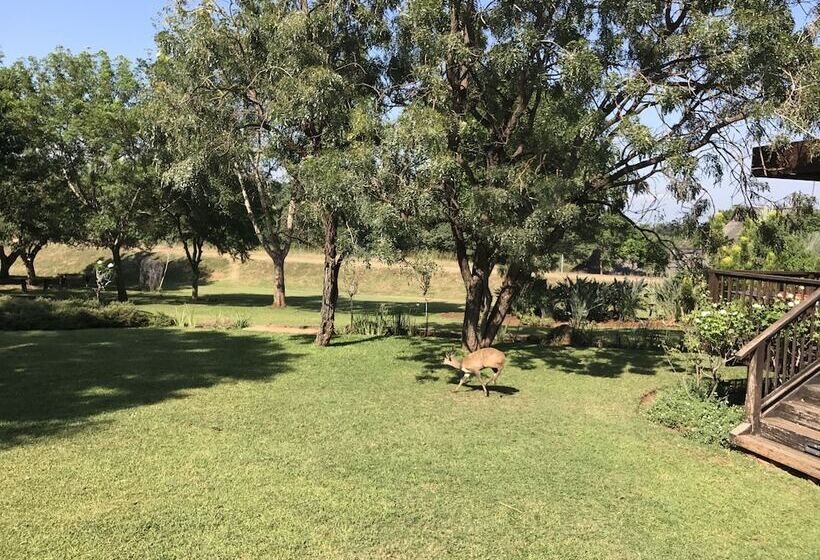 تختخواب و صبحانه Hamiltons Lodge & Restaurant