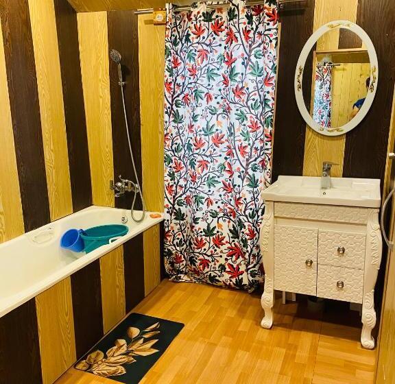 Bed and Breakfast House Boat New Pala Palace