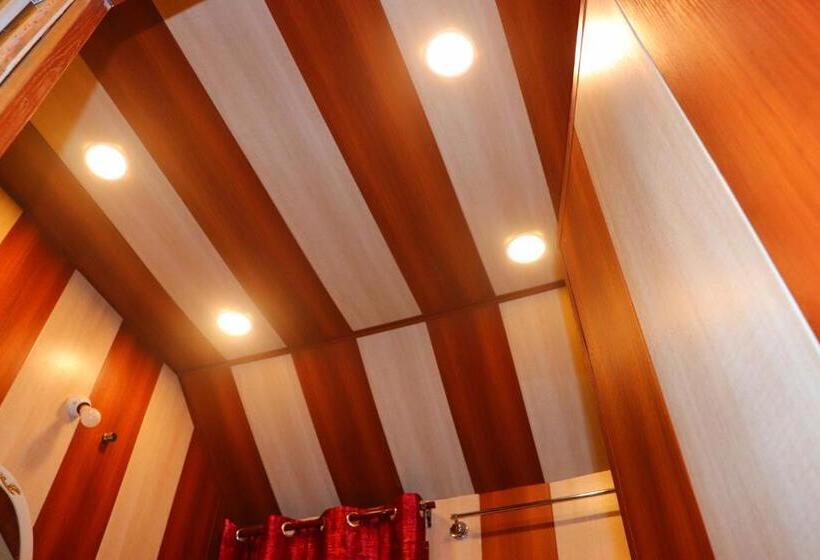 Bed and Breakfast House Boat New Pala Palace