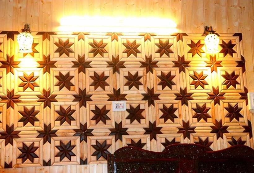 Bed and Breakfast House Boat New Pala Palace