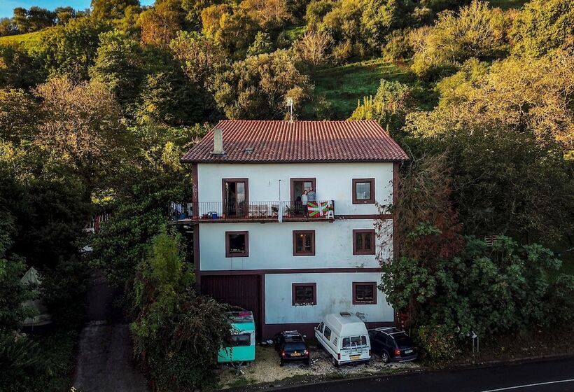 مبيت وإفطار Surf Camp San Sebastian Partyhostel