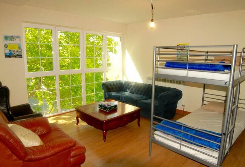 مبيت وإفطار Surf Camp San Sebastian Partyhostel