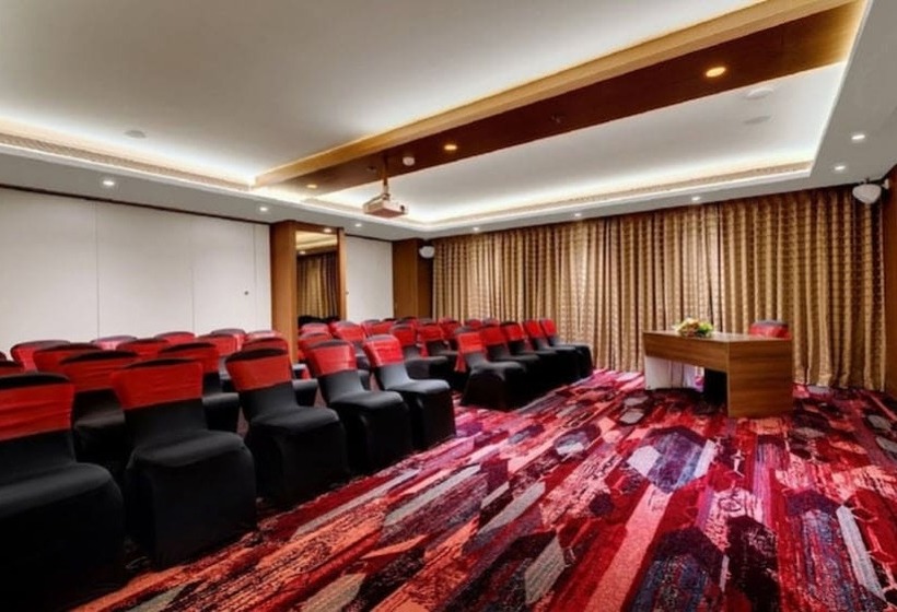 בית מלון כפרי The Fern Goregaon