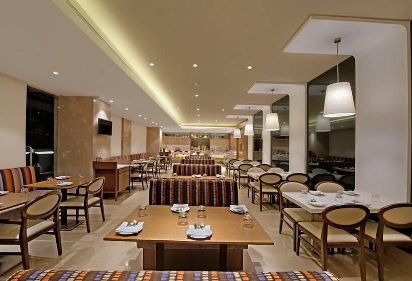 בית מלון כפרי The Fern Goregaon