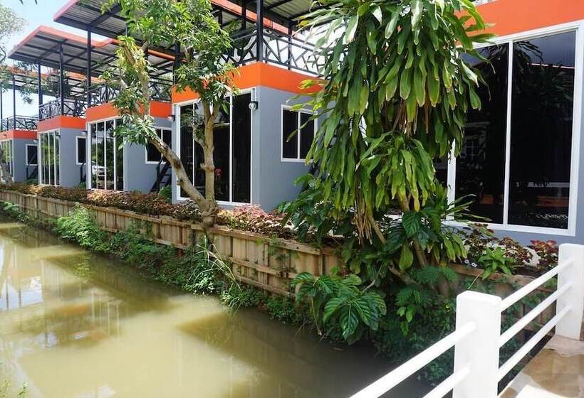 مُتل Meephawa Resort