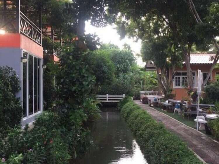 مُتل Meephawa Resort