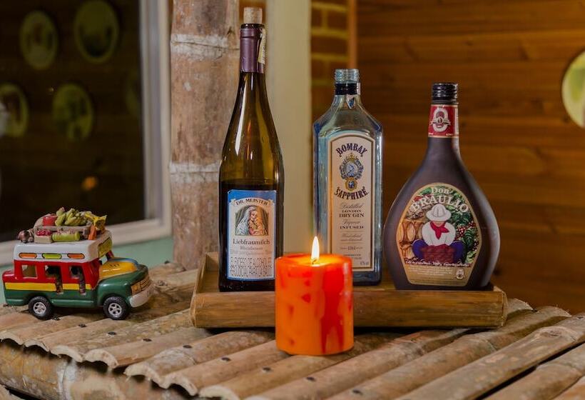 تختخواب و صبحانه Deportel Cali