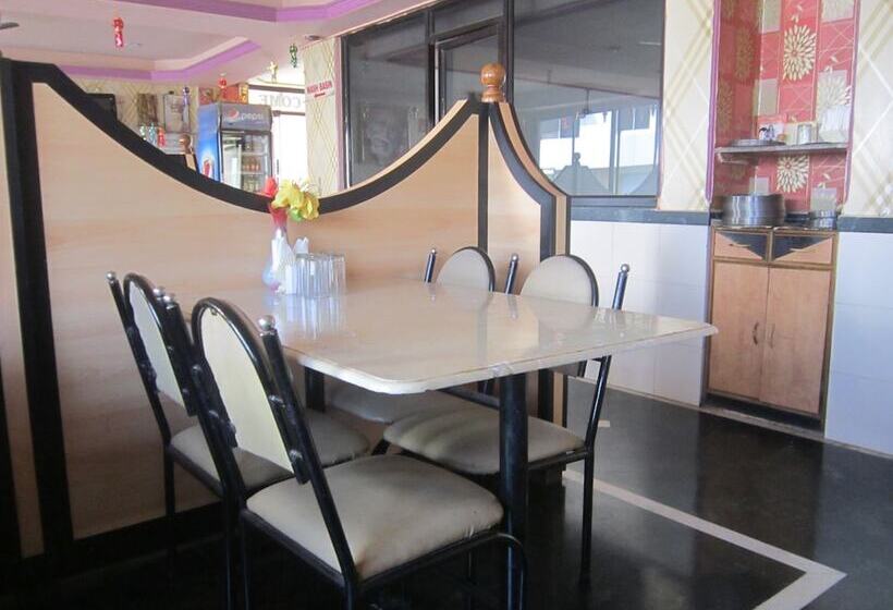 酒店 Dhruv Palace