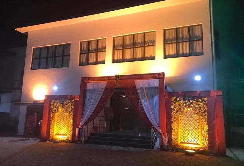 酒店 Royale Inn