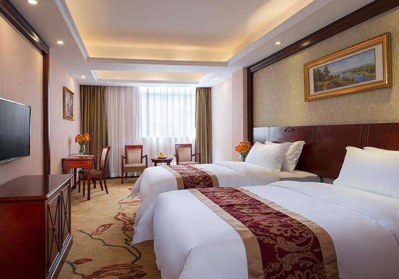 Vienna Hotel Shenzhen Shiyan Shilong Community