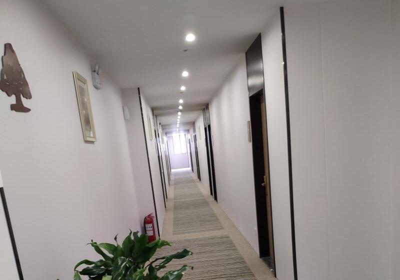 Отель Greentree Inn Suzhou Zhangjiagang Daxin Town Pingbei Road Express