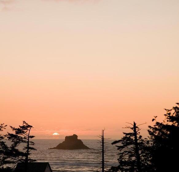 تختخواب و صبحانه Arch Cape Inn And Retreat