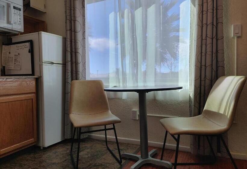 فندق Rocket Inn