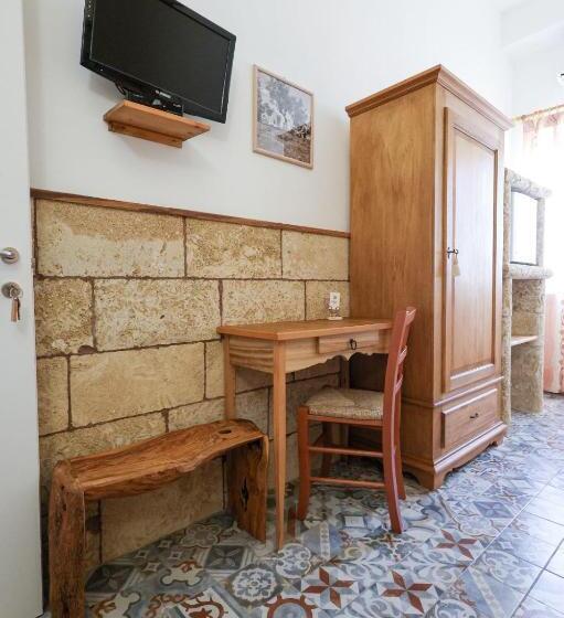 مبيت وإفطار Antico Borgo Marchese