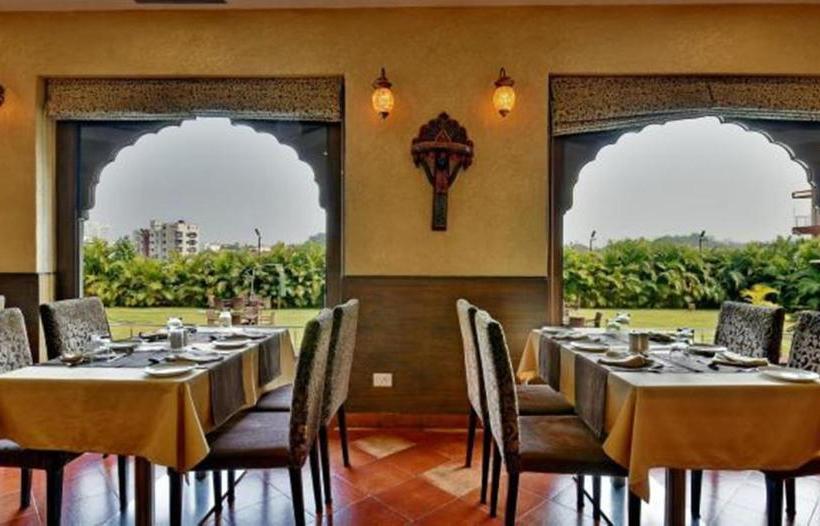 منتجع The Royal Retreat