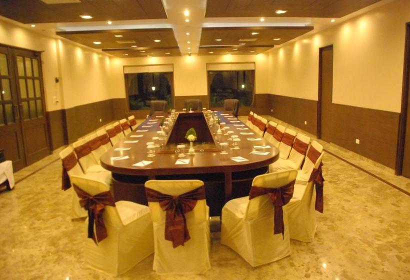 منتجع The Royal Retreat