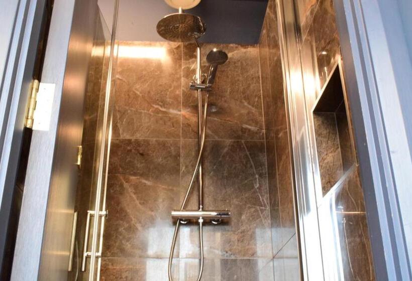 Spoon And The Stars Hostel