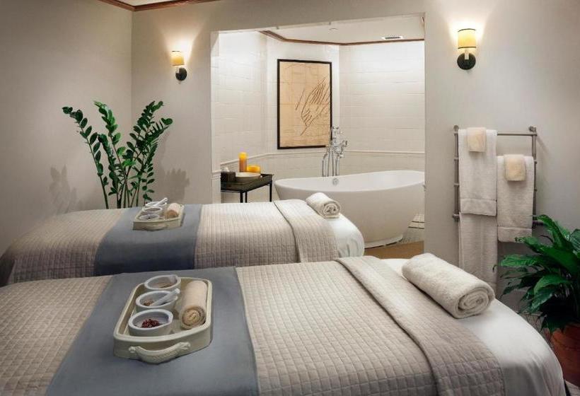 Griffin Hotel, An Official Colonial Williamsburg