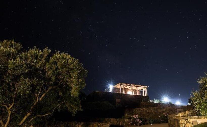 تختخواب و صبحانه Dammusi Al Qubba Wellness & Resort