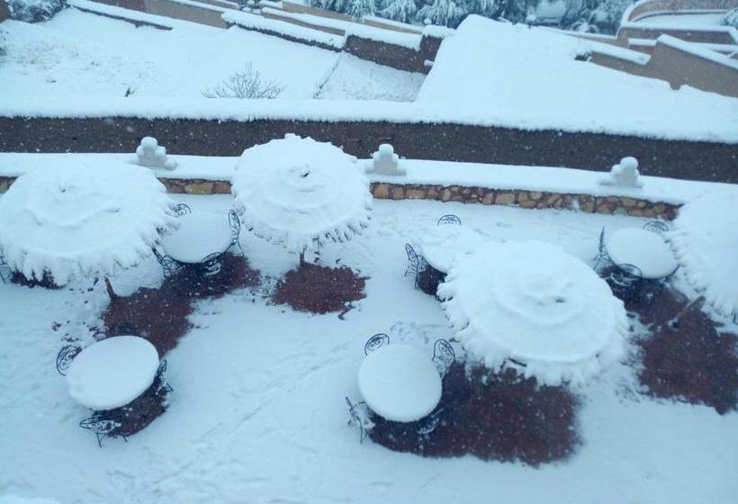 تختخواب و صبحانه Dar Mouna