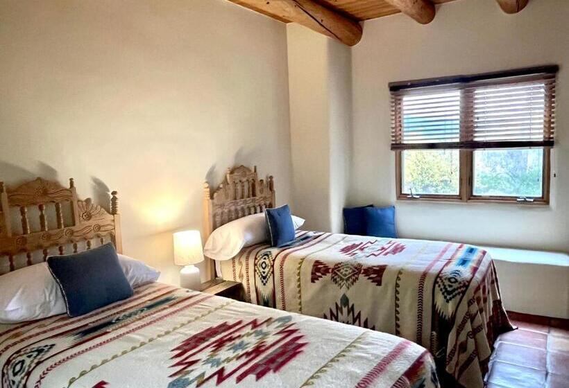 تختخواب و صبحانه Hacienda Del Sol