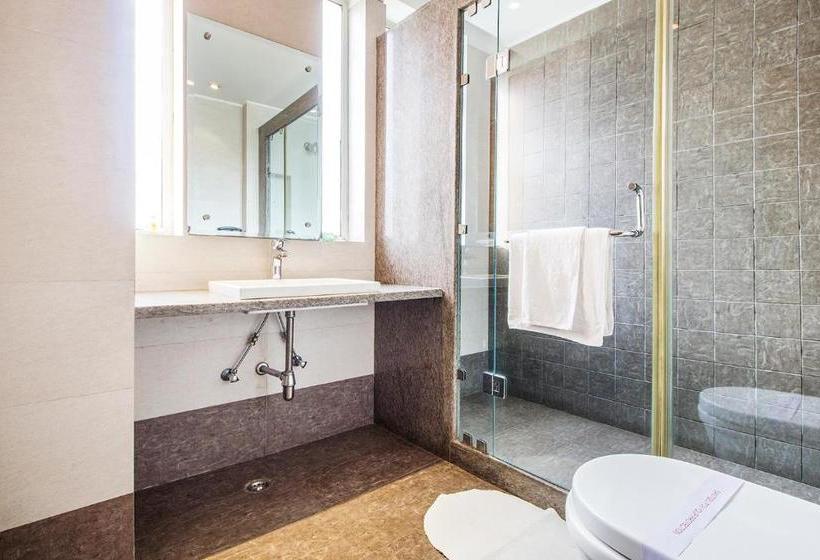 Отель Fab Raj Darbar Iffco