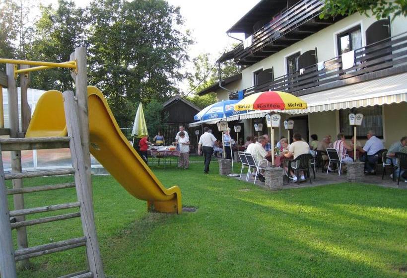 ホテル Gasthof Strobl Waldfrieden Garni