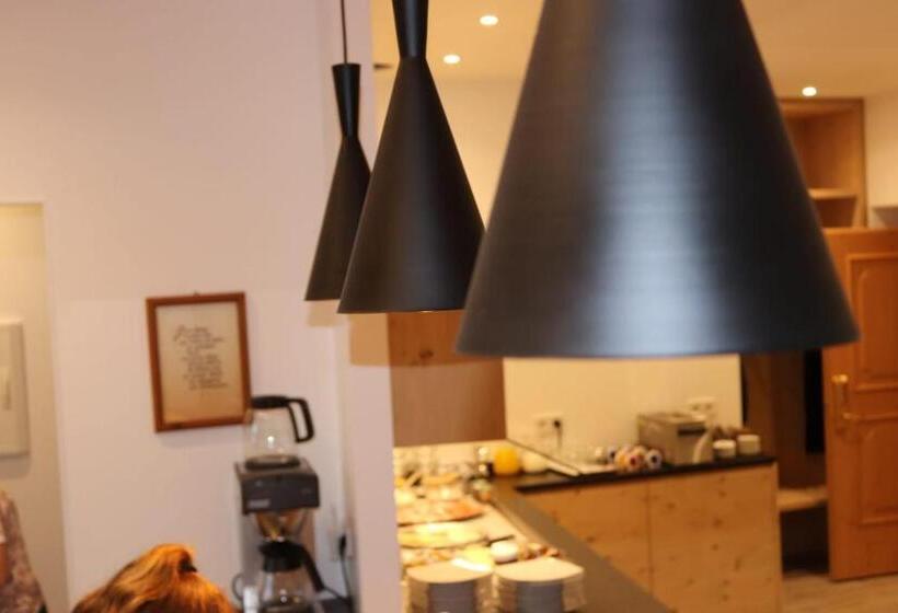 اقامتگاه Appartements Eppanerhof