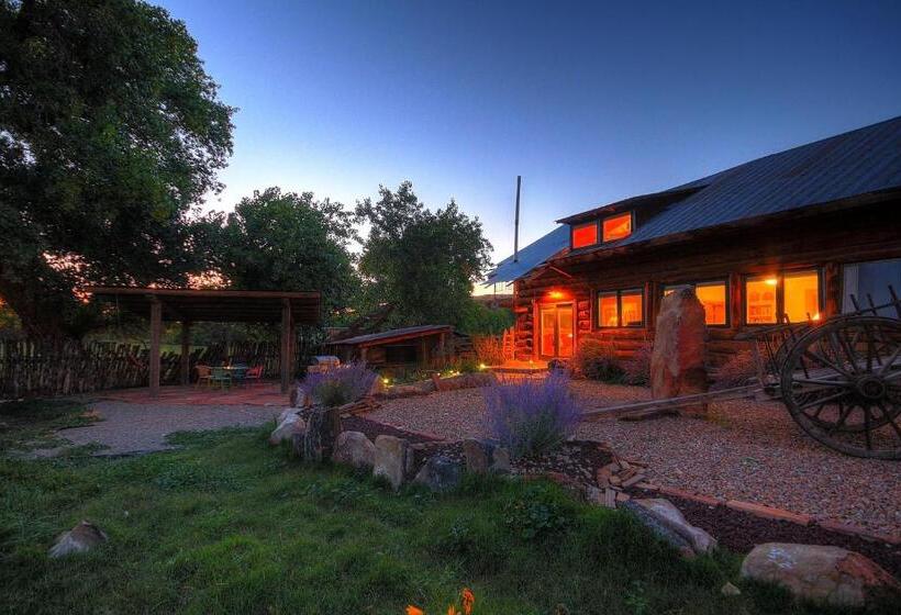 استراحتگاه Canyon Of The Ancients Guest Ranch