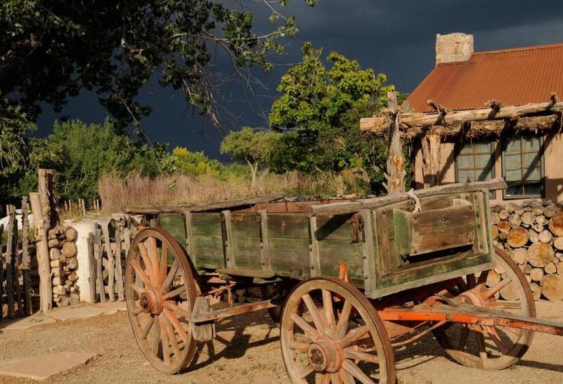 استراحتگاه Canyon Of The Ancients Guest Ranch